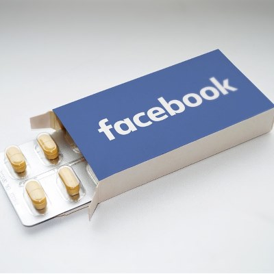 Εθισμός στο facebook κι εξάρτηση. Τι τα προκαλεί